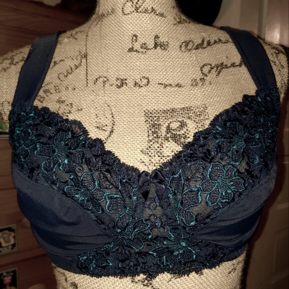 NWOT 32D Wireless bra